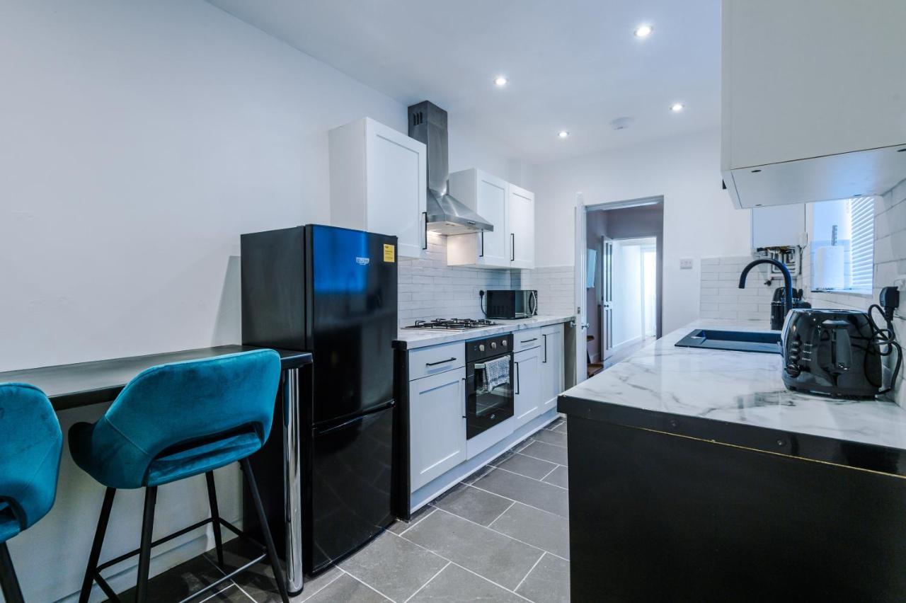 3 Bedroom House Manchester Hosted By Mcr Dens Екстериор снимка
