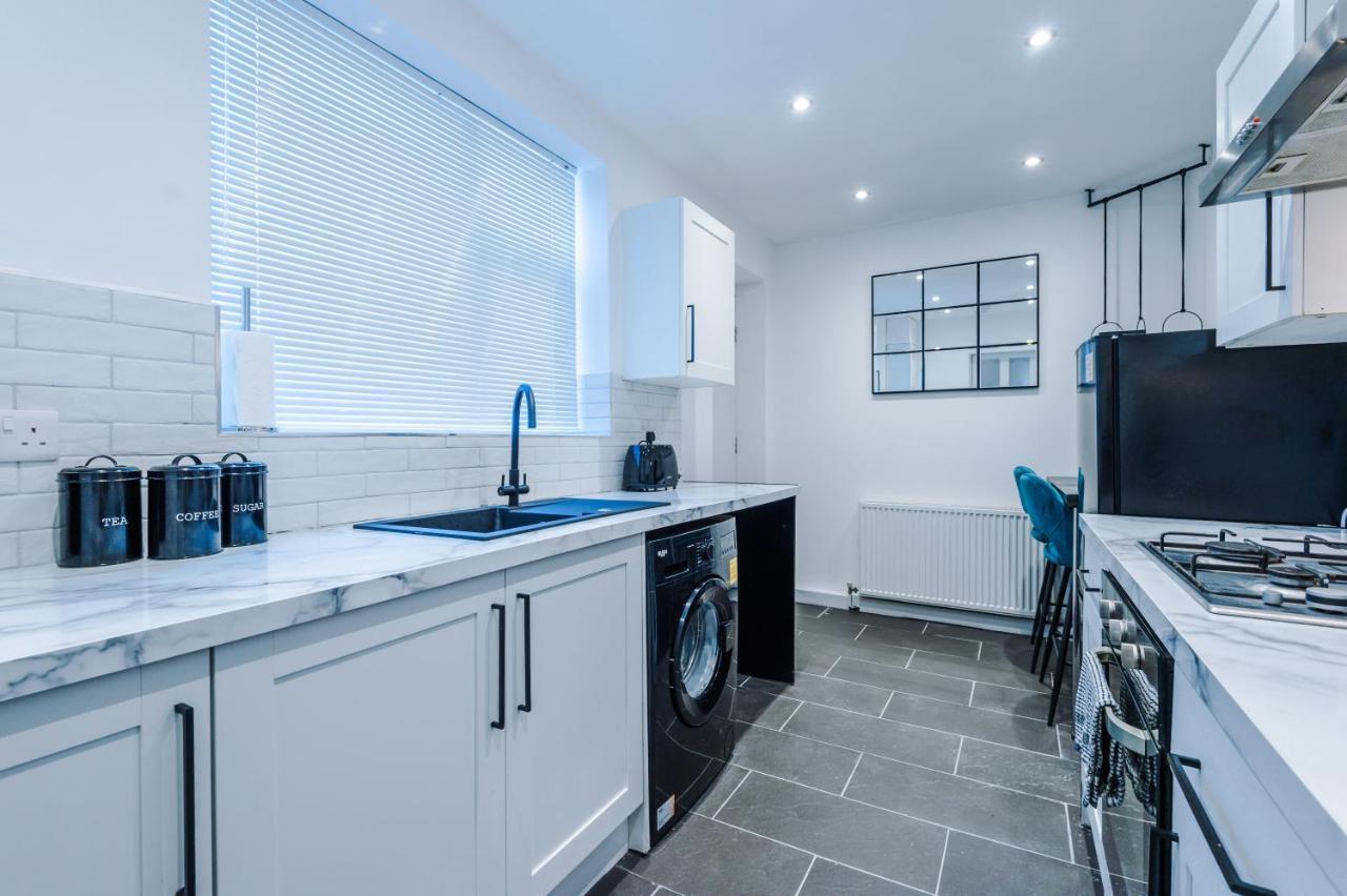 3 Bedroom House Manchester Hosted By Mcr Dens Екстериор снимка