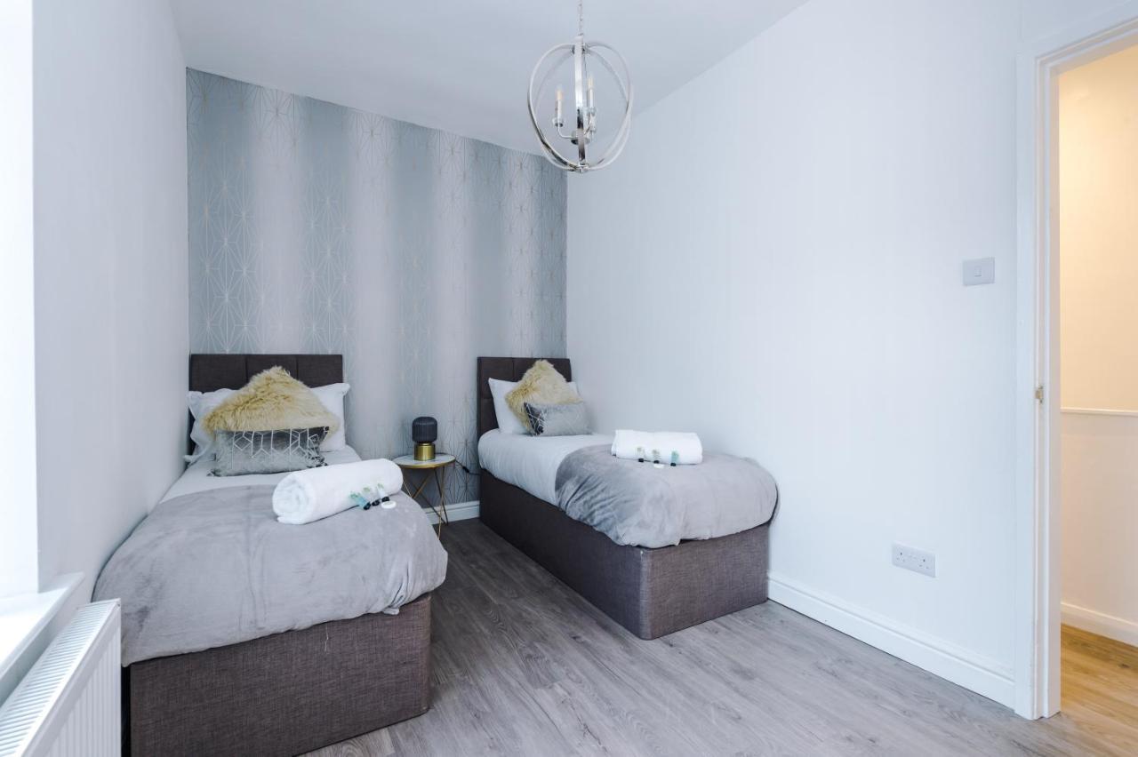 3 Bedroom House Manchester Hosted By Mcr Dens Екстериор снимка