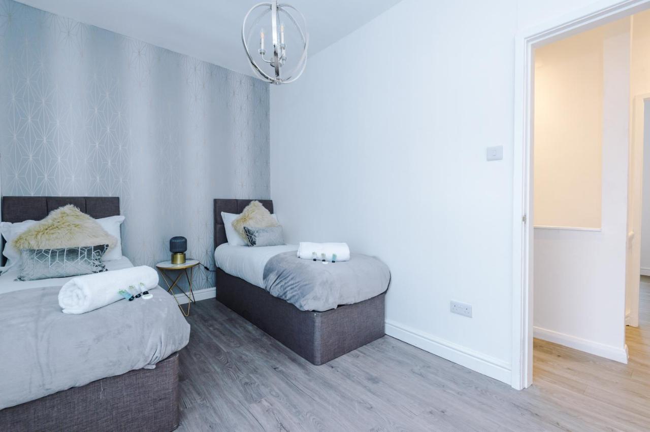 3 Bedroom House Manchester Hosted By Mcr Dens Екстериор снимка